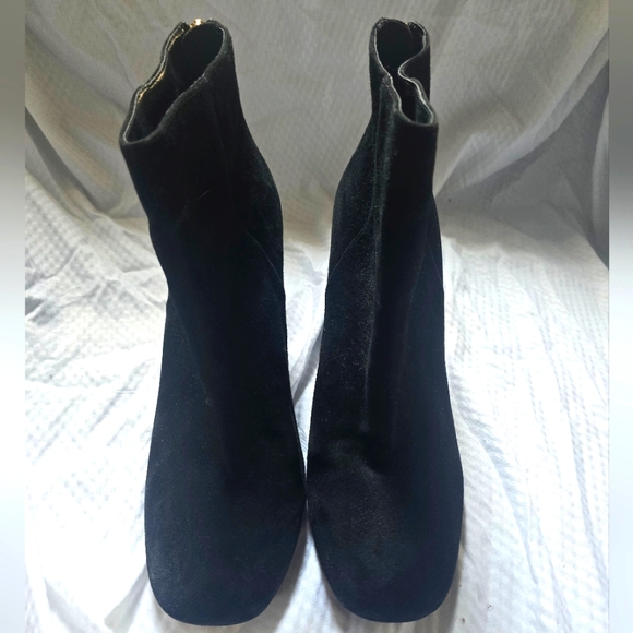 Nine West Genevieve Block Heel Ankle Booties in Black Suede Leather, Sz 9.5. - Picture 3 of 11